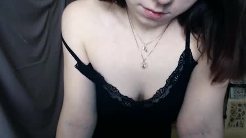 veryveryvery_shy online show from February 7, 9:47 am