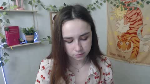 veryveryvery_shy online show from April 8, 5:43 am