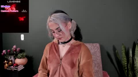 natalia gomez online show from April 19, 6:32 pm