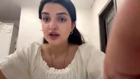 Izzabel online show from July 28, 6:20 pm