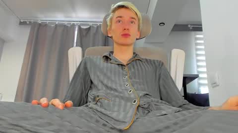 vibemygirl online show from November 8, 4:48 am