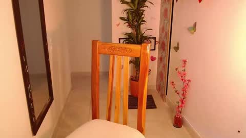 Vicky  online show from March 1, 7:15 pm