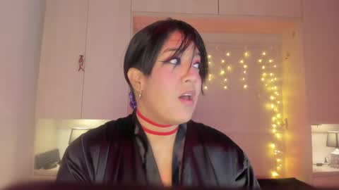 V I C K Y online show from April 8, 8:01 pm