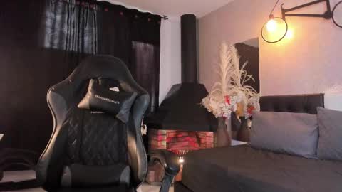 Vicky online show from February 14, 1:25 pm