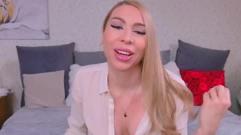 VickyVenus online show from April 11, 6:40 am