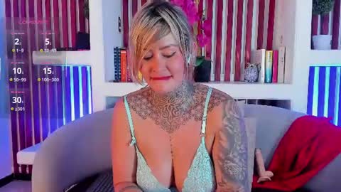 Im Victoria Divine online show from June 12, 6:51 pm