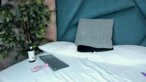 Victoria Harris online show from November 27, 2:58 pm