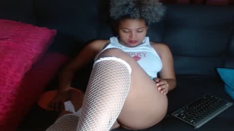 Snapshot of victoria_miler chatting on February 2, 11:40 am VICKY online show from February 2, 11:40 am