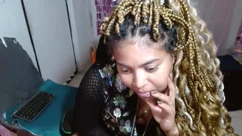 VICKY online show from November 17, 2:25 am