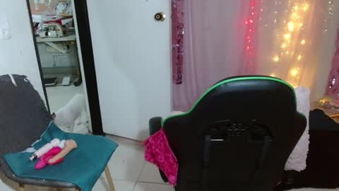 VICKY online show from November 16, 2:24 am