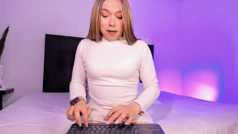 D A N I online show from April 5, 2:08 am