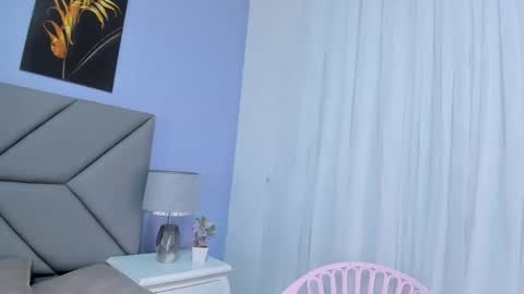 victoria_salvatore online show from April 19, 12:39 pm