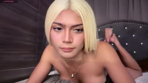 victoriacummings777 online show from June 12, 5:23 pm