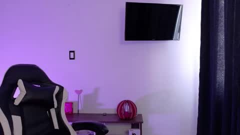 Kim 3 online show from November 25, 6:50 pm