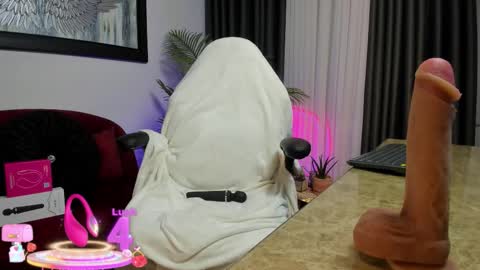 victoriapaker online show from March 25, 12:01 pm