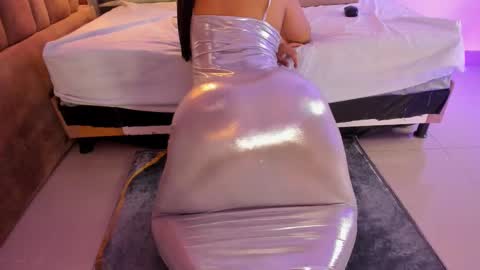 Victoria  online show from November 28, 1:07 pm