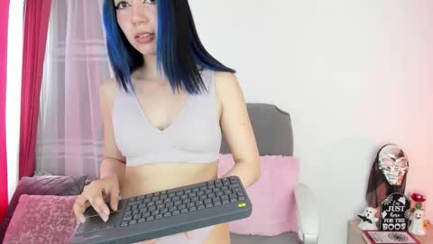 Snapshot of victoriarussell chatting on October 25, 3:56 pm Victoria but you can tell me Vicky Vic or just Tory online show from October 25, 3:56 pm