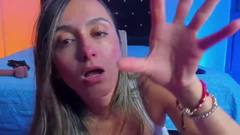 victoriia_rose_ online show from February 4, 6:50 am