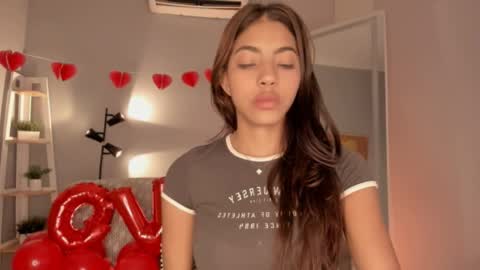Snapshot of vienah chatting on February 16, 1:49 pm Karla online show from February 16, 1:49 pm
