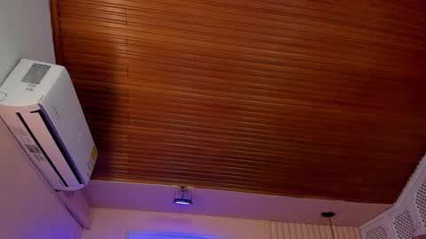 Viiolett online show from October 11, 8:45 pm