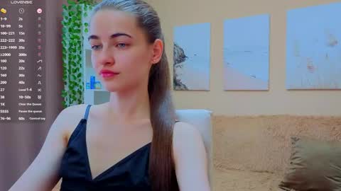vikiberry online show from June 9, 10:04 am
