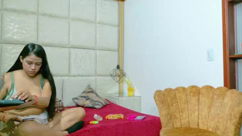 vikiTomson online show from November 23, 2:59 pm