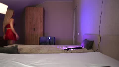 VIKKI online show from April 4, 10:22 am