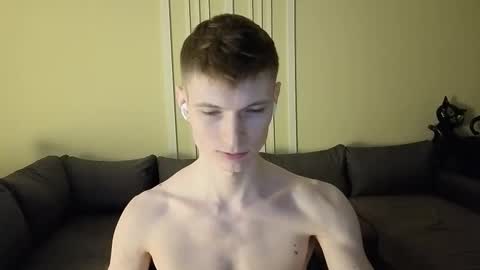 Max online show from December 21, 6:47 pm