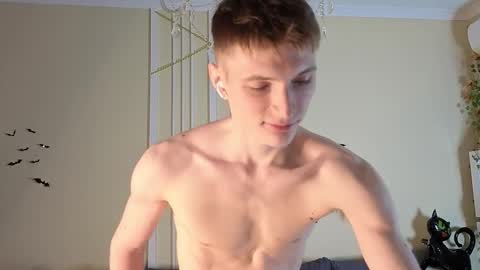 Max online show from November 19, 9:13 pm