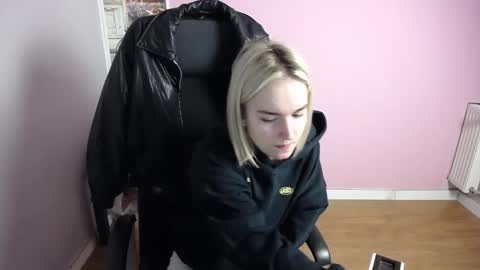 viktoria_lovely online show from February 17, 6:34 am