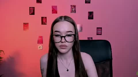 viola_sweet_ online show from July 18, 9:11 am