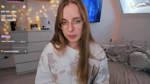 Violet online show from March 18, 1:39 pm