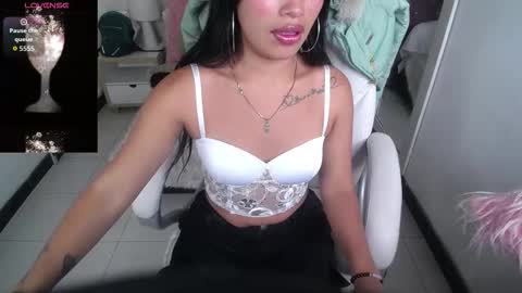Snapshot of violet_greem chatting on September 15, 3:19 am Violet online show from September 15, 3:19 am