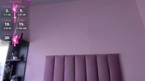 violet online show from September 25, 1:29 pm