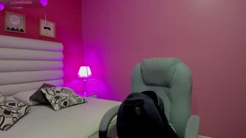 violet_sinclair online show from June 8, 11:11 am