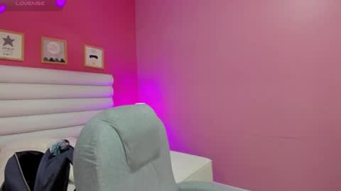 violet_sinclair online show from June 6, 11:38 am
