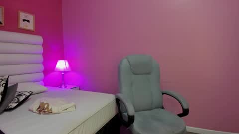 violet_sinclair online show from July 24, 12:13 pm