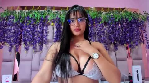Snapshot of violeta_hard chatting on February 21, 9:45 am Valentina Hard online show from February 21, 9:45 am