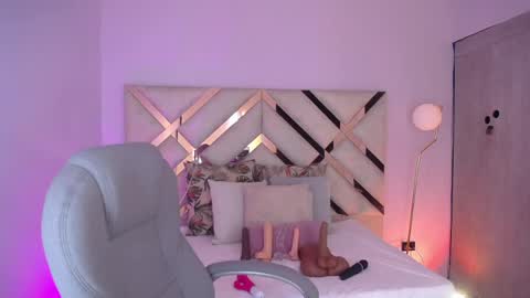 Violeta leon online show from June 5, 9:09 pm
