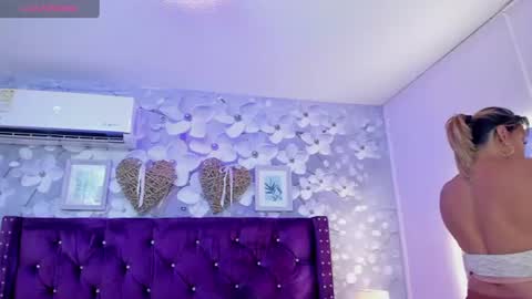 violeta_medina online show from June 12, 3:05 am