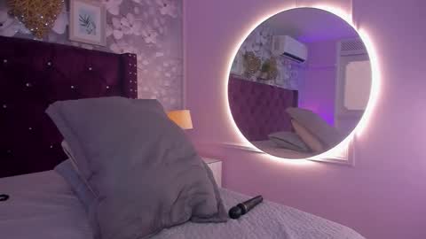 Snapshot of violeta_medina chatting on October 19, 2:44 pm violeta_medina online show from October 19, 2:44 pm