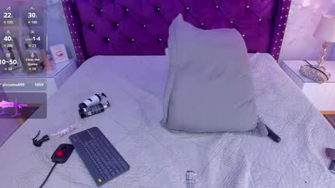 Snapshot of violeta_medina chatting on September 19, 11:03 am violeta_medina online show from September 19, 11:03 am