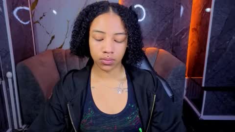 violeth_b online show from November 18, 1:03 pm