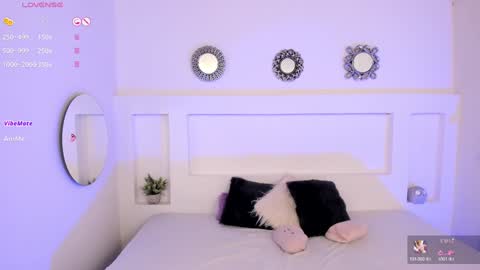 V I O L E T online show from December 3, 4:00 pm