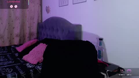 violett  Independent model online show from February 22, 11:13 pm