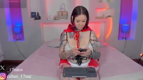 Snapshot of violettabaker1 chatting on October 13, 7:27 pm ViolettaBaker online show from October 13, 7:27 pm