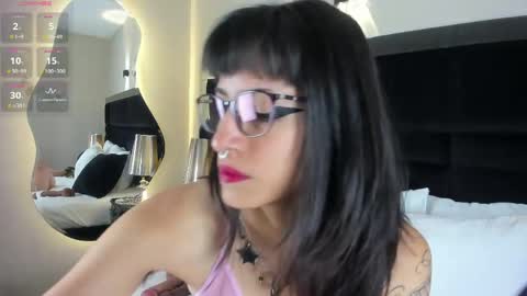violettacolinss online show from May 25, 11:49 am
