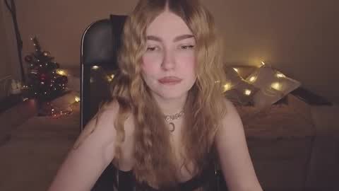 ViolettaOtis online show from December 16, 3:40 pm