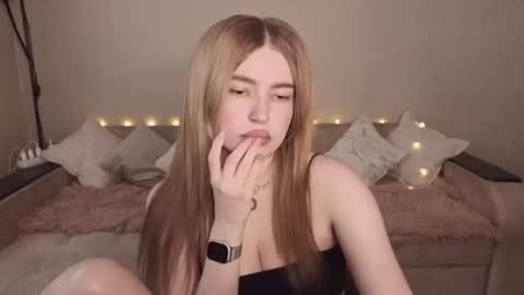 ViolettaOtis online show from June 16, 3:05 pm