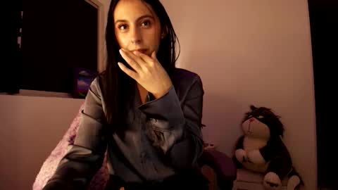 Snapshot of violettastars chatting on October 12, 5:44 am Violetta....Follow me in Twitter... online show from October 12, 5:44 am